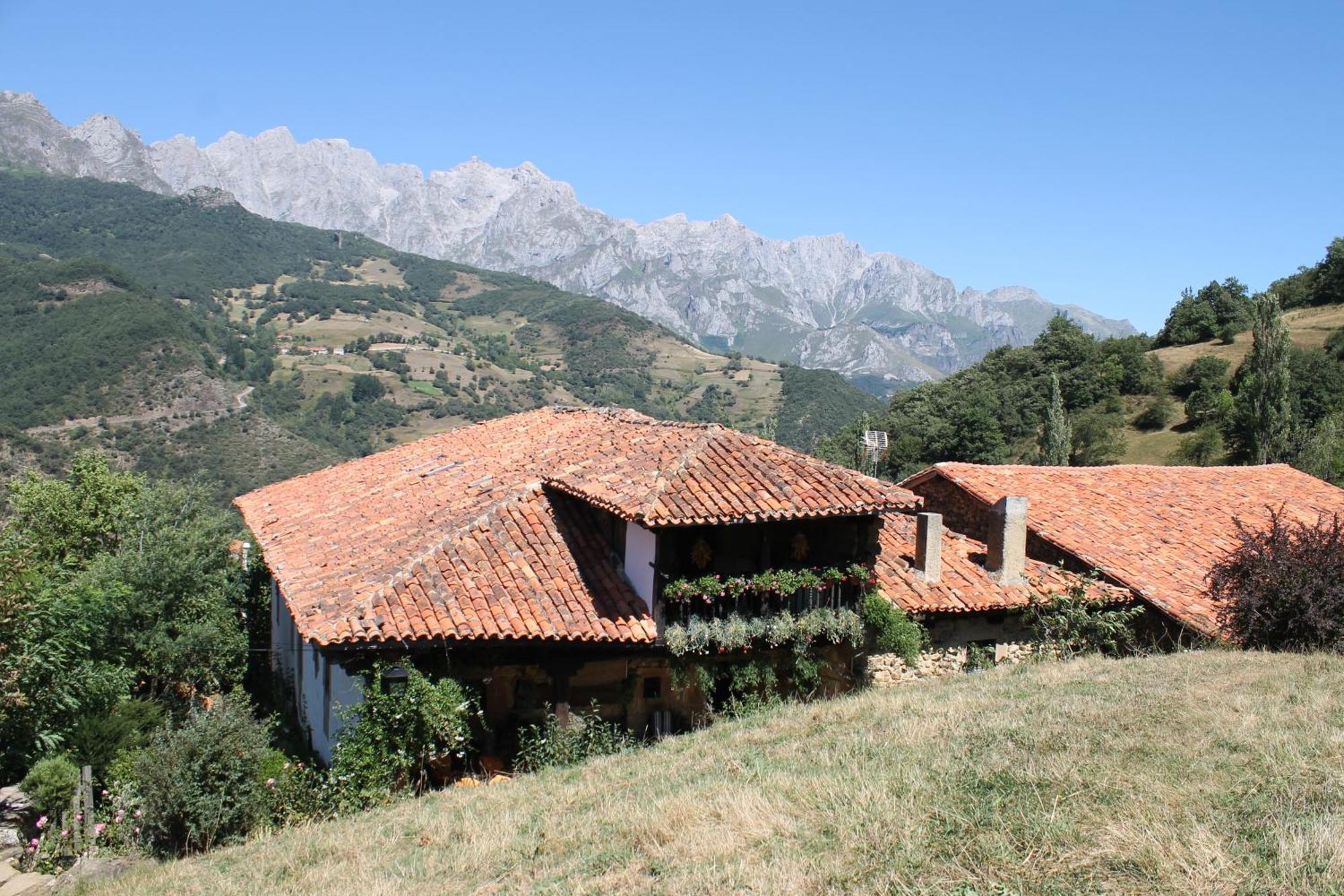 Casona De Trevino Guest House Cosgaya Exterior foto