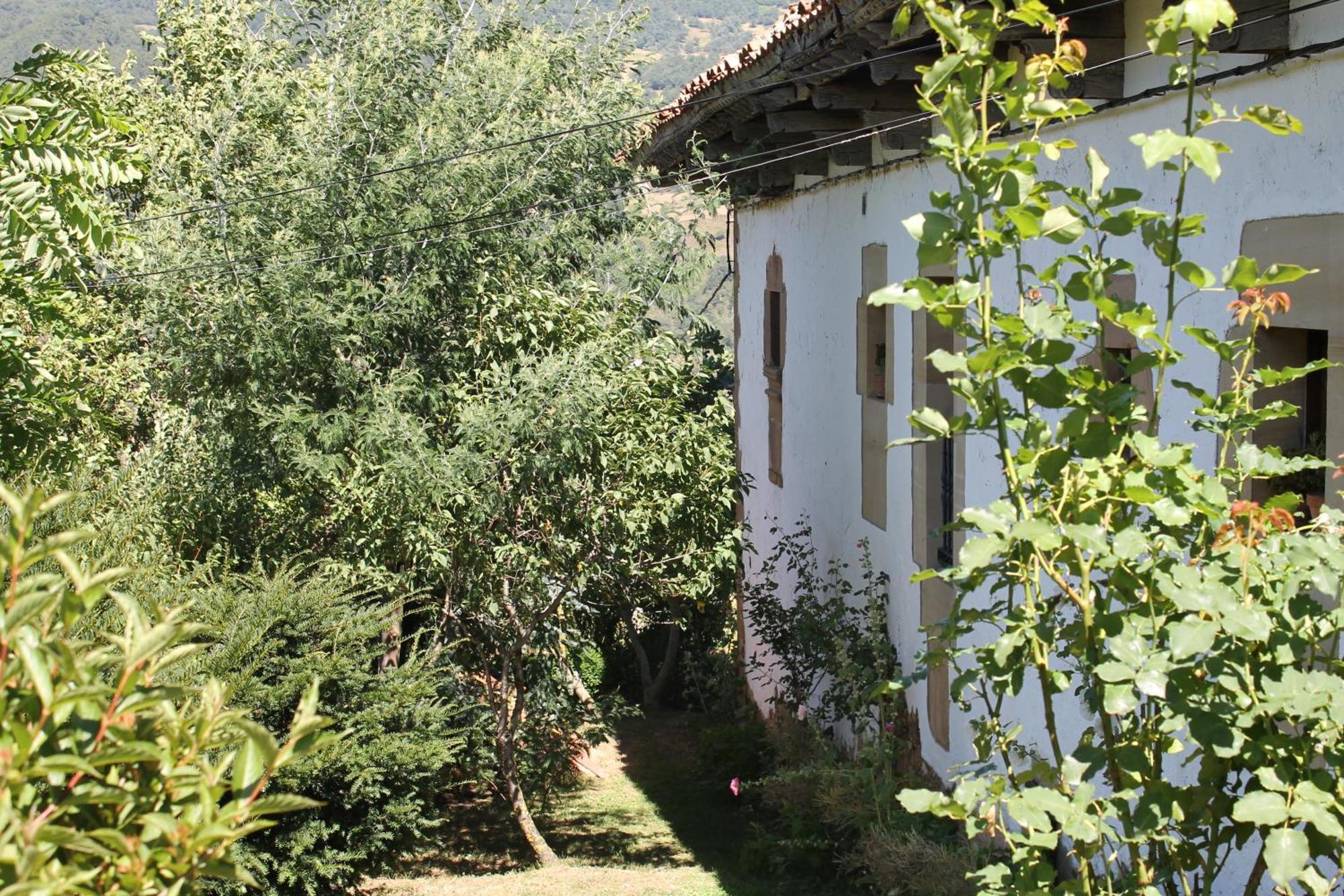 Casona De Trevino Guest House Cosgaya Exterior foto